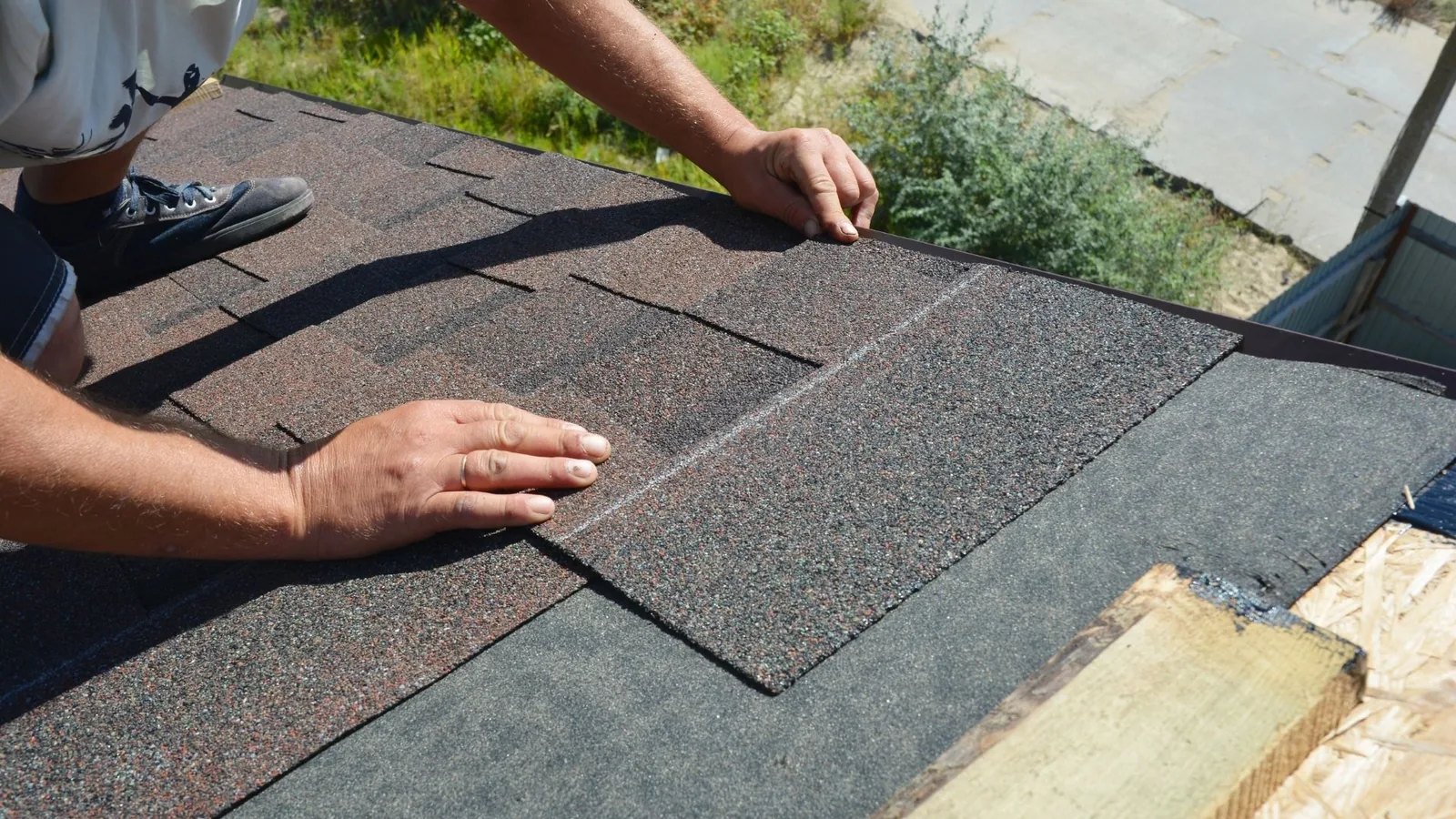 Roof edge and gutter system on residential home